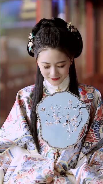 这位汉服小姐姐,满足了我对古代大家闺秀的所有幻想!