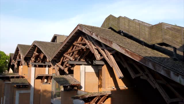 水岸山居:全世界最土的建築