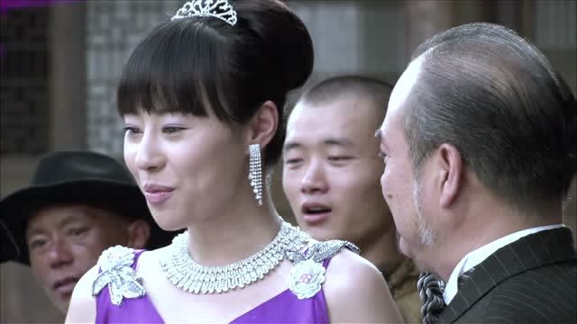 烈火:东野给晴子准备了礼物,是一架钢琴