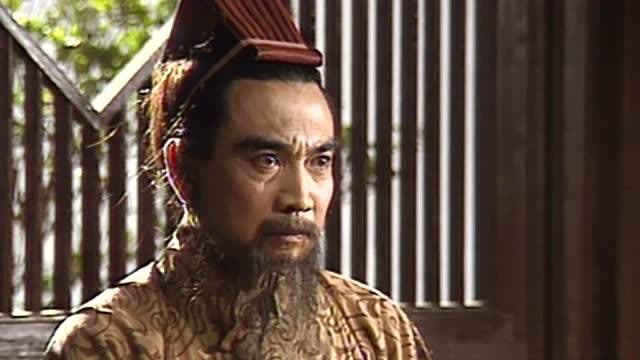 九岁的陈留王刘协封为帝王董卓的二十万人马驻扎在京城每日进城残害