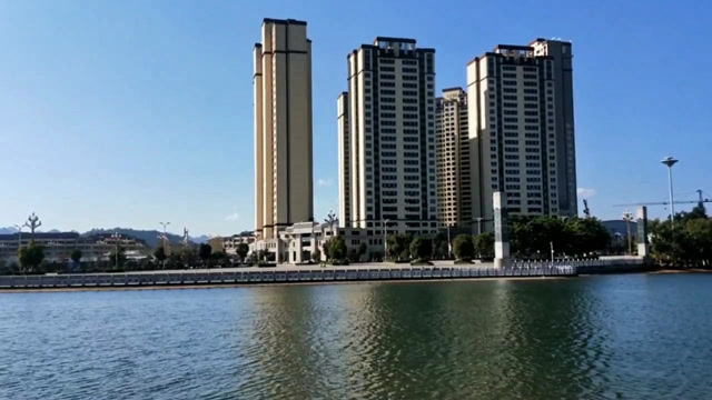 旅行vlog#云南文山马关县城区公园,公园旁边这个小区,居住投资都是个