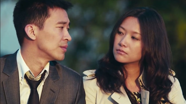 亲密敌人:小伙跟女朋友求婚,对方一激动,把结婚戒指给扔了!