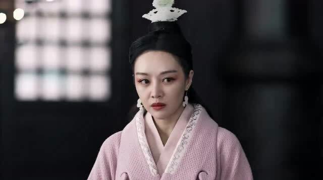 大秦赋:芈华看到离秋给嬴政敬酒,气得直接离开了宴会!