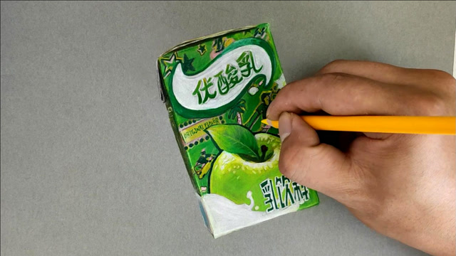 有点渴了,画一瓶优酸乳!