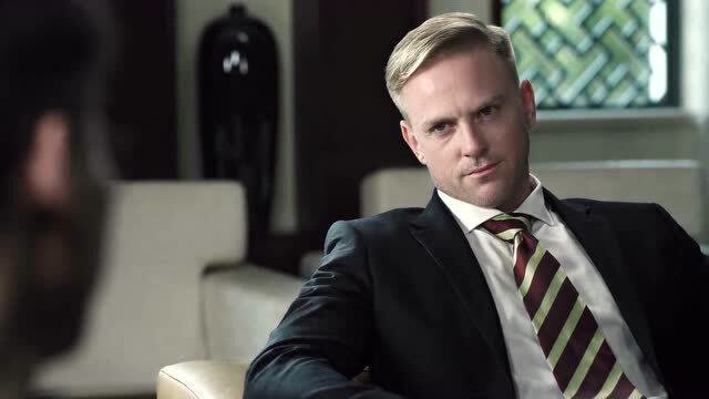 黑白禁区:天雷取得朗涅夫信任,陆明松却警告天雷,利益与危险是并存的