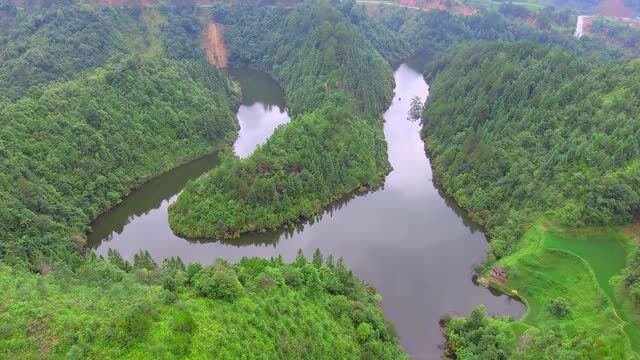 此地顶级的青龙出海风水宝地龙脉气势雄健富贵永久的宝地