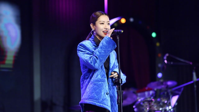 白冰唱美丽笨女人