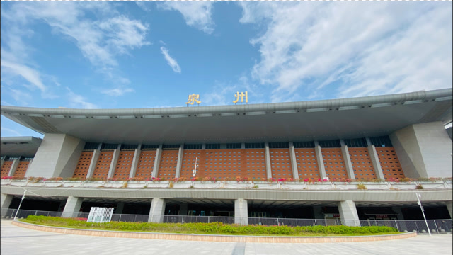 实拍福建泉州高铁站,外观设计霸气,车站干净整洁舒适,人脸识别进站