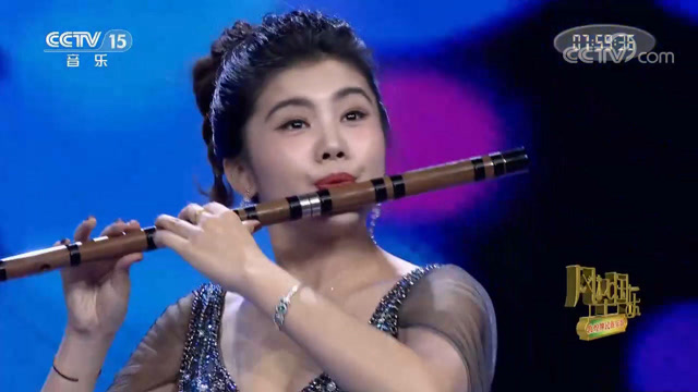 史航旗演奏《舍得海》,陈梦雅伴舞,激情欢快,太精彩