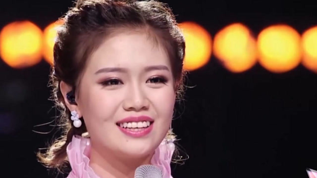 苏文登台演唱《走西口》,撕心裂肺的歌声,感人至深丨耳畔中国