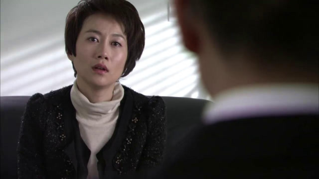 千山暮雪:慕咏飞答应和莫绍谦离婚,俩人摘下婚戒,慕咏飞崩溃了