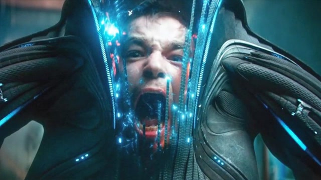 科幻片:男子和外星生物合体进化成狂战士,疯狂屠杀人类!