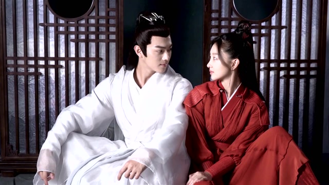 《千古玦尘》花絮:周冬雨许凯海报拍摄现场甜蜜互动,仙气十足!