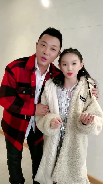 山东童模宋小睿彻底火了!和网红黑龙同唱《38度6》,开口惊艳全场众人!