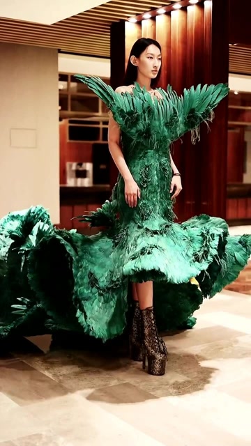 穿我设计的衣服,可以走起来的,都是了不起的模特