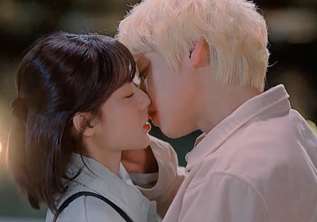 "果然男生撒起娇来 就没有女孩子啥事了 好顶#姜敏儿 #朴志训 #甜甜的