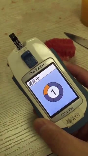 用血糖仪测西瓜,里面含有的糖份,果然没让我失望