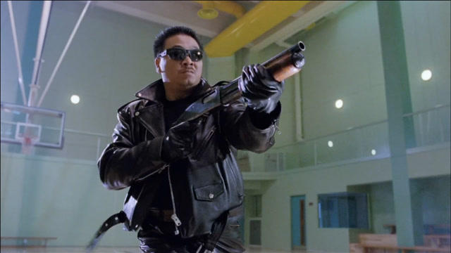 皮衣墨镜霰弹枪,帅气达叔上线,真不愧是重案组之虎