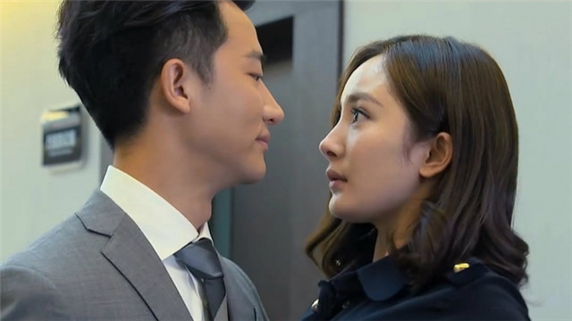 黄轩杨幂新剧爱得玛丽苏 突然发现男方还有一双小胖手