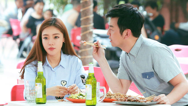 《我不是精英》雷佳音邓家佳上演青梅竹马地下恋