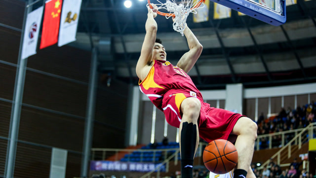 【扣篮】保罗篮下轻松抢断 助力朱旭航飞身暴扣