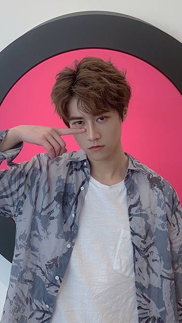 我是《认真的嘎嘎们》许珑瀚,给我一点时间,你就会习惯听我饶舌