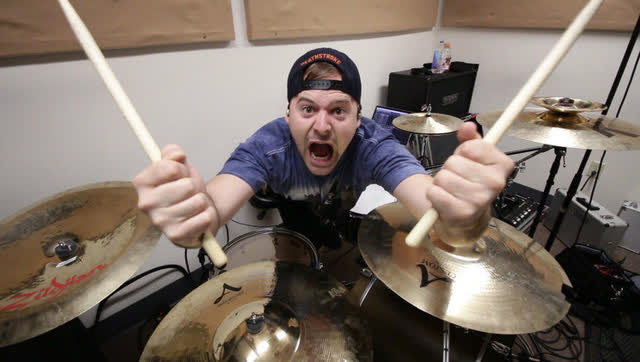 疯狂的鼓手演绎10种敲鼓风格表情很到位