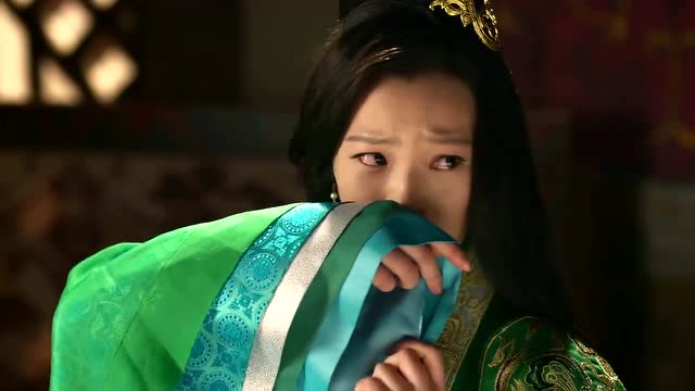 魏美人在宴席上一直捂着鼻子,结果大王愤怒下旨把她的鼻子割掉