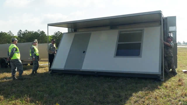 拆装非常简单 美军展示便携式折叠房屋