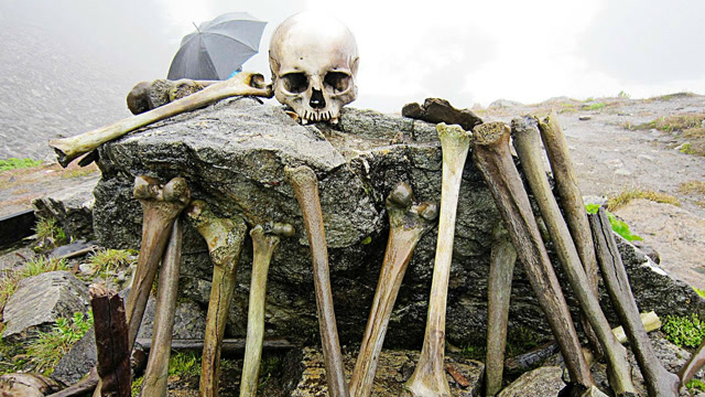 千年谜题!神秘的湖泊散布着远古人类的残骸