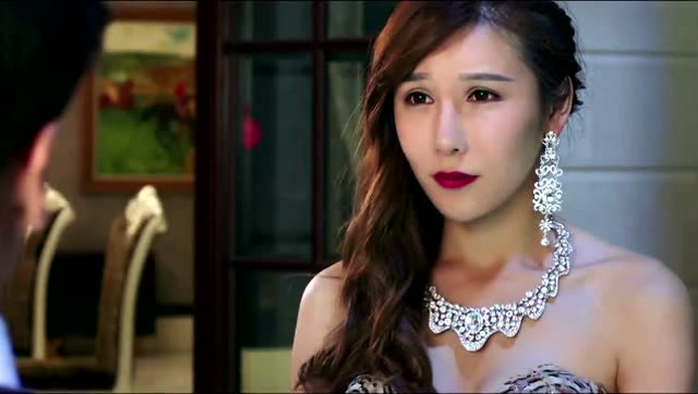 美女保镖穿上裙子,总裁都惊呆了