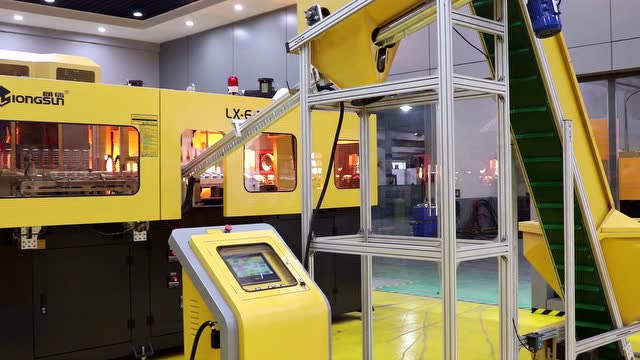 东莞朗信一出六全伺服吹瓶机