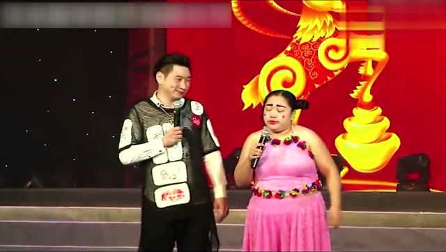 爆笑东北二人转看胖妹如何雷翻你