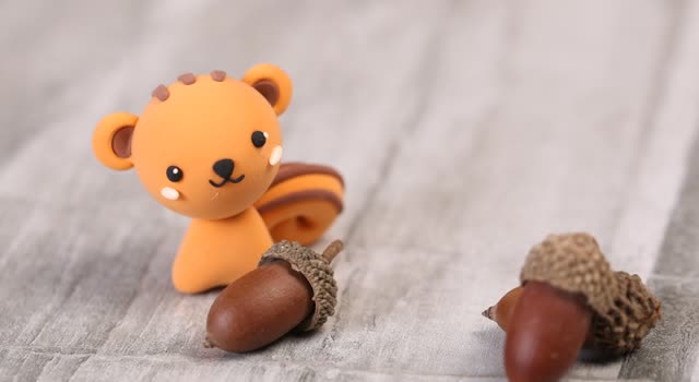 周毅基础卡通捏塑--小松鼠粘土造型