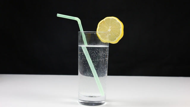 不用再花钱买雪碧啦,自己diy一杯更省钱!