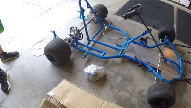 小伙自制卡丁车,启动瞬间帅呆了!