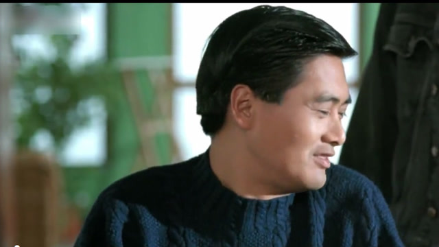 纵横四海:周润发坐轮椅多年假装残疾人最后露出真腿踢倒贼父曾江