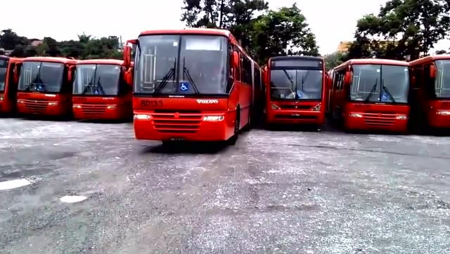 三节车厢的公交车,好有怀旧感!