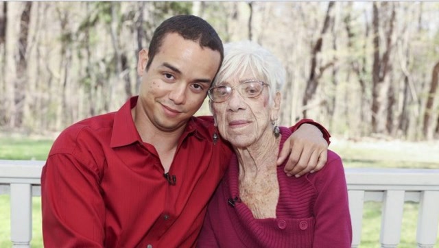 31岁小伙子情迷91岁老太太坦言自己只爱老年女人