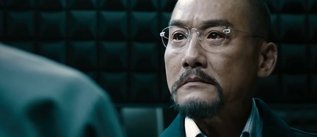 《寒战2》梁家辉擦彭于晏头上的血,被彭于晏拒绝