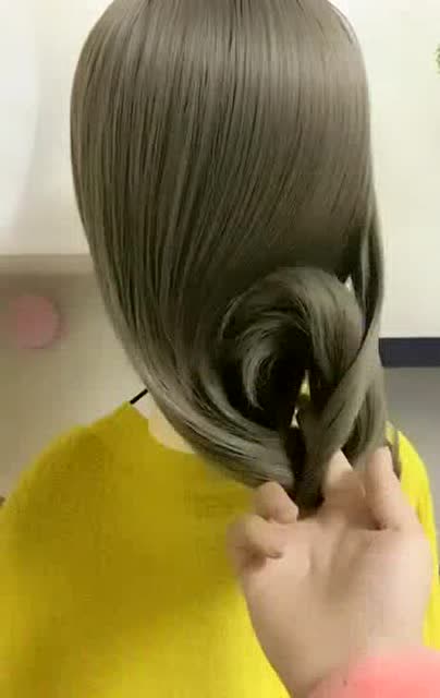 小编教你如何不用皮筋扎出好看的马尾!