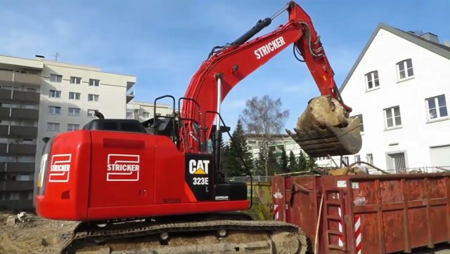 这台红色的挖掘机竟然是卡特,第一眼没认出来