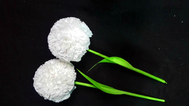 用卫生纸制作球状纸花,制作简易装饰花