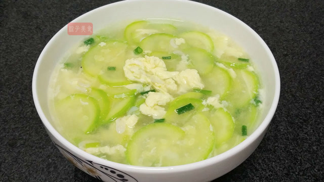 西葫芦鸡蛋汤,鲜甜味美,润肺止咳,适合上班族的一道快手菜