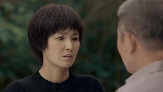 看着昔日的情人在修自行车,姚彩玲求父亲,让他悄悄帮一下家庚