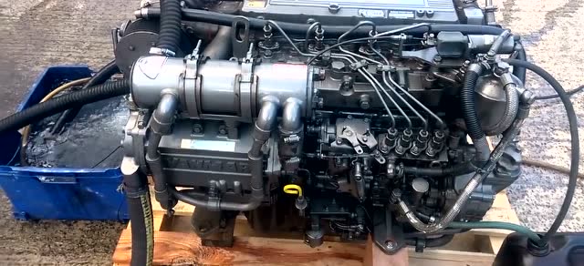 实拍:启动洋马4缸船用柴油发动机