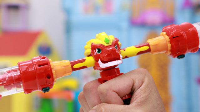 趣盒子玩具大侠  转战之超旋斗士 炎魂转转笔手游互动玩具试玩