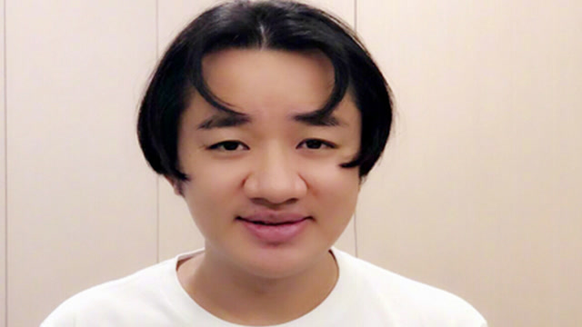 王祖蓝梳中分波波头被李亚男调侃:像老年版贝蒂娃娃