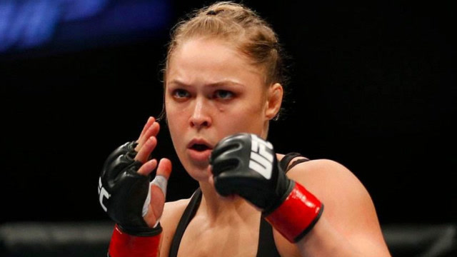 龙达鲁西被残忍对待,拽头发扣嘴无所不用,爆衣后直接送上十字锁