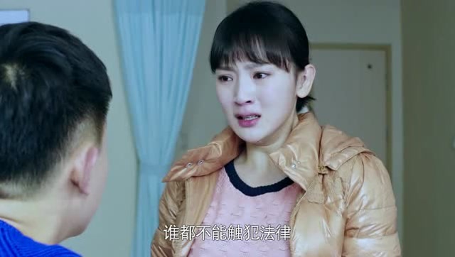 急诊科医生先先劝解刘苗岂料郑伟拿刀冲进来了